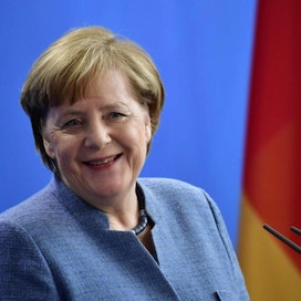 Liittokansleri Merkel pääsee vihdoin aloittamaan uutta kauttaan.