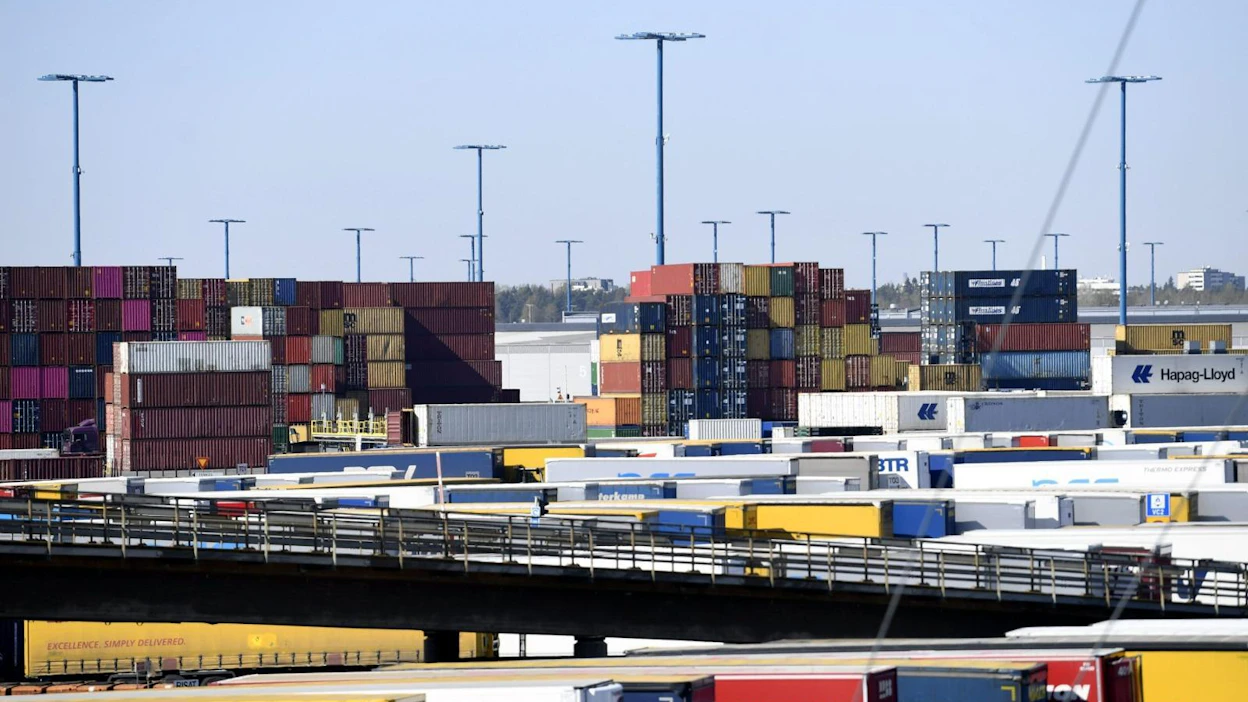 Viennin arvo huhtikuussa oli Tullin ennakkotilaston mukaan lähes 5,3 miljardia euroa. LEHTIKUVA / VESA MOILANEN