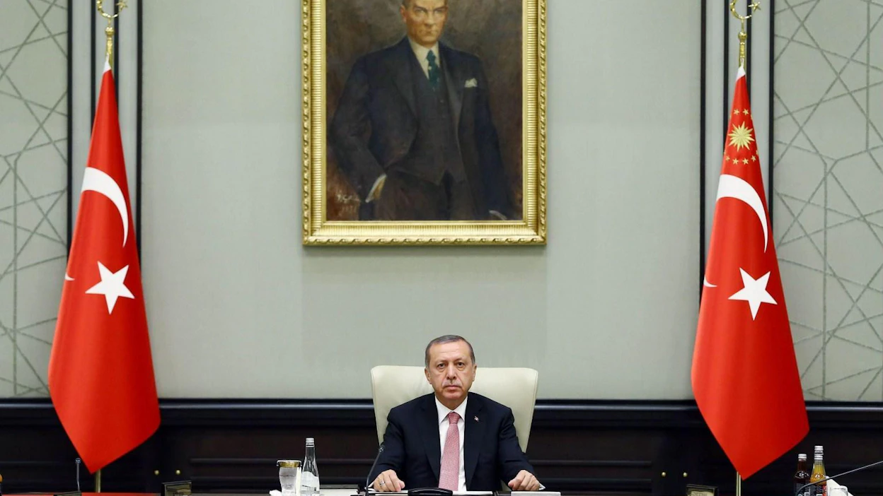 Presidentti Erdoganin mukaan poikkeustilaa tarvitaan terrorielementtien puhdistamiseksi Turkista. Lehtikuva/AFP