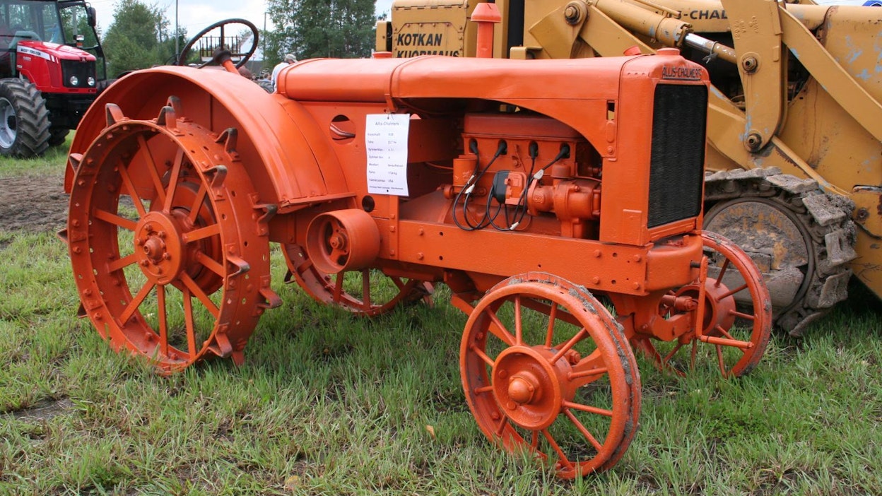 Allis-Chalmers WF -traktoria valmistettiin vuosina 1937-51.