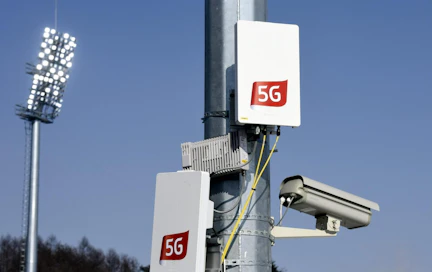 5g-verkot ovat selvästi nykyisiä nopeampia, mutta samalla myös monimutkaisempia, mikä avaa uudenlaisia mahdollisuuksia kyberhyökkäyksille. LEHTIKUVA / HEIKKI SAUKKOMAA