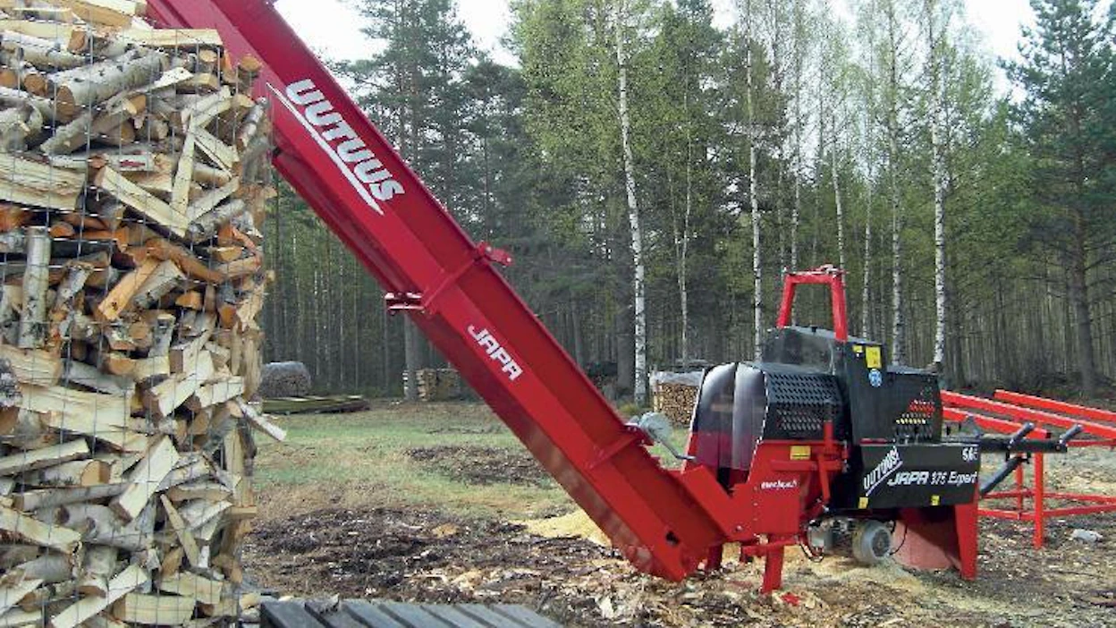 Uusi Japa 375 korvaa aiemman mallin Japa 370. Tyyppinimen loppuosa osoittaa koneen varustetason. Expert-mallissa sahaus hoituu hydraulivivulla, mutta halkaisuterän korkeuden säätö tehdään mekaanisella vivulla. Pro-mallissa säätö on hydraulinen. Tulossa on vielä edullisin malli Basic, jossa toiminnot ovat mekaanisia.