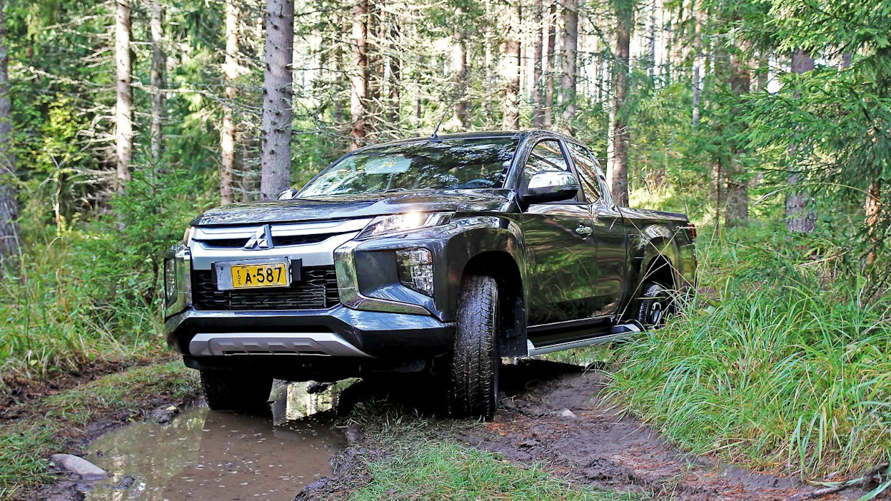 Muhkean keulaosan lisäksi Mitsubishi L200 -auto on uudistunut myös tekniikaltaan.