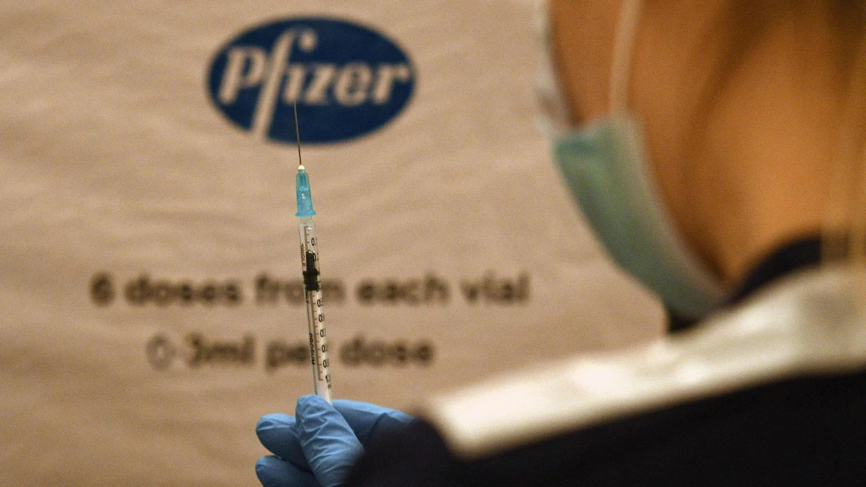 Biontech ja Pfizer toimittavat EU:lle kevään aikana 75 miljoonaa koronarokoteannosta lisää, yhtiöt kertovat. Lehtikuva/AFP