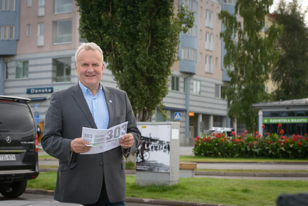 Keskustan kansanedustaja Hannu Hoskonen jätti keskiviikkona eduskunnan oikeusasiamiehelle kantelun, joka koskee susien aiheuttamaa terveyden- ja hengenvaaraa maaseudun ihmisille.