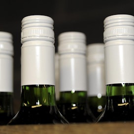 Ruotsalaisviinit ovat viime vuosina kehittyneet laadultaan nopeasti, arvioi viiniasiantuntija Mikael Mölstad. LEHTIKUVA / SARI GUSTAFSSON