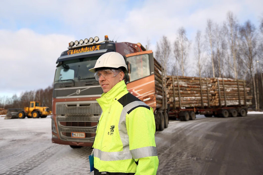 UPM Metsän Länsi-Suomen aluejohtaja Tero Nieminen on tyytyväinen tämän talven hakkuutahtiin.