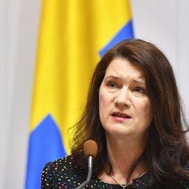 Ruotsin ulkoministeri Ann Linde arvostelee porvariopposition ja ruotsidemokraattien viime kuussa tekemää aloitetta niin kutsutusta Nato-optiosta. Lehtikuva/AFP