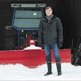 Kari Salonen Jari Koskisella on nyt aikaa kotitilan töille.  Aivan varmaa ei silti ole, saako traktori keväällä peräänsä kylvökoneen kuuden vuoden tauon jälkeen.