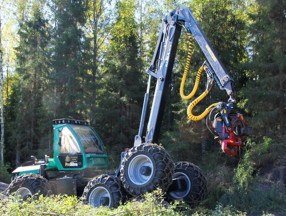 Pro Silva valmistaa Ruovedellä metsäkoneita, jotka varustellaan pitkälti asiakkaiden toiveiden mukaan. Koneessa on hydraulinen veto jokaiselle pyörälle, mikä antaa paljon mahdollisuuksia rengastukseen.