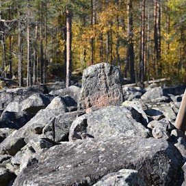 Jääkolunpyykki Kinnulassa on usean kunnan rajalla sijaitseva kivi, jota on pidetty Pähkinäsaaren rauhan rajakivenä.