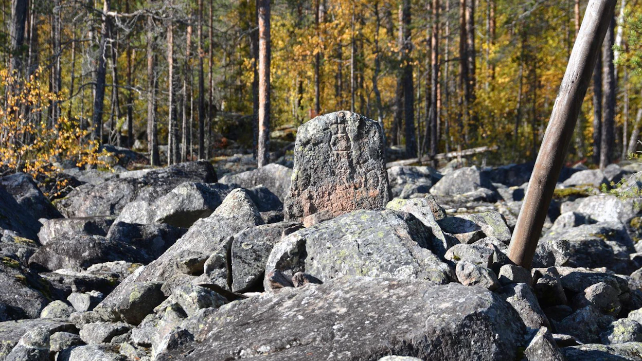Jääkolunpyykki Kinnulassa on usean kunnan rajalla sijaitseva kivi, jota on pidetty Pähkinäsaaren rauhan rajakivenä.