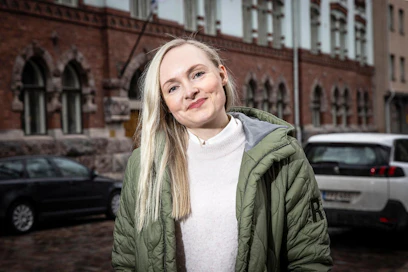 Kuntavaaleihin valmistautuva vihreiden helsinkiläinen puheenjohtaja Maria Ohisalo on sitä mieltä, että Metsähallituksen tulisi lopettaa avohakkuut. Kuntien tulisi suosia lähiruokaa.