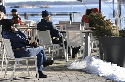 Sunnuntaista ennustetaan aurinkoista poutapäivää, jolloin lämpömittari nousee suuressa osassa maata selvästi kymmenen asteen yläpuolelle.