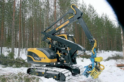 Kaivukonealustainen Ursa Minor 8 on pintapaineeltaan ja leveydeltään erittäin sopiva nuoriin metsiin myös sulan maan aikana. Samat ominaisuudet lisättynä vain 3,36 metrin kuljetuskorkeudella poistavat monta stressiä kuljetusauton kuljettajalta koneen siirroissa. Aines- ja energiapuuhakkuun lisäksi kone pystyy esiraivaamaan leimikkonsa. Koko yhdistelmä on hämmästyttävän halpa.