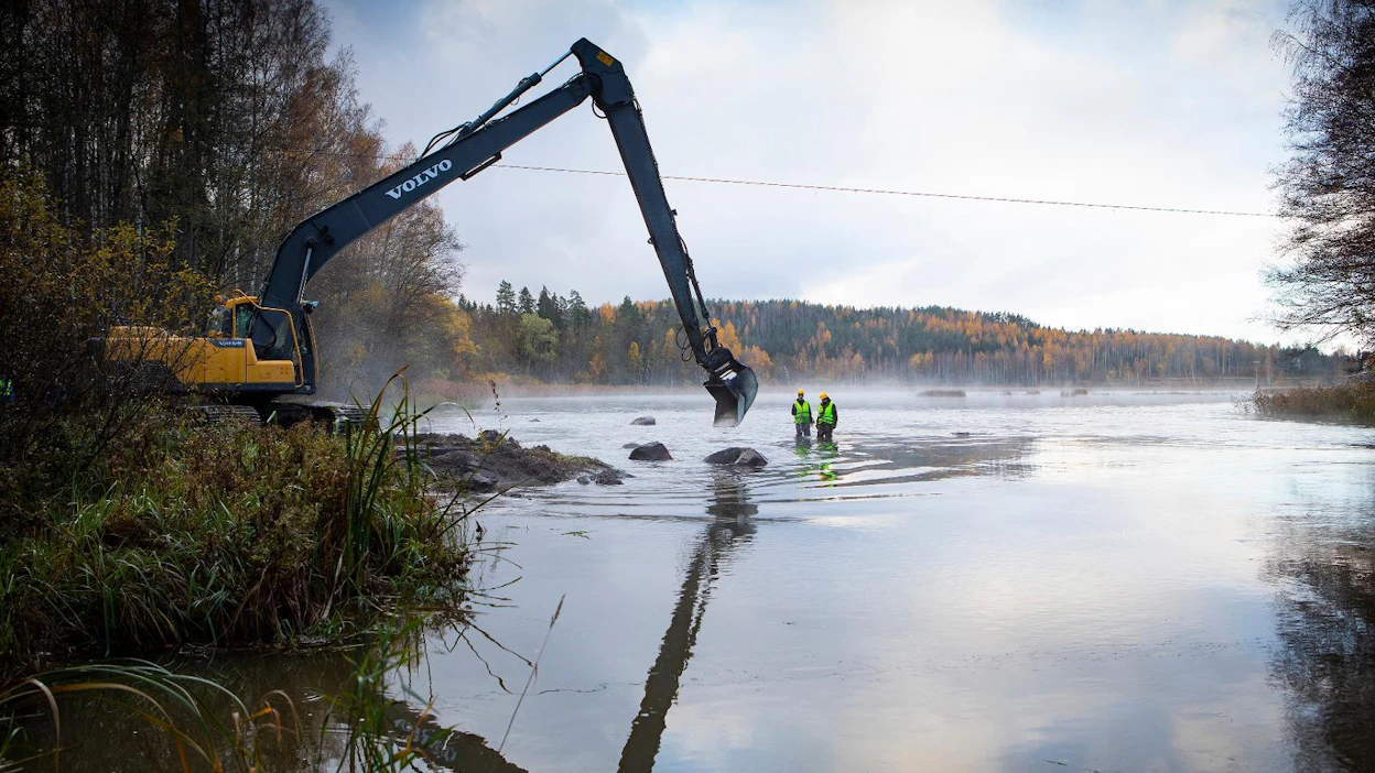 Junkarsborgin virta-alueella tehty kunnostushanke saattaa vaikuttaa Mustionjoen vedenpinnan korkeuteen. Vesistössä tehtiin korjaustoimenpiteitä lokakuun puolivälissä, jotta tilanne saataisiin normalisoitumaan.