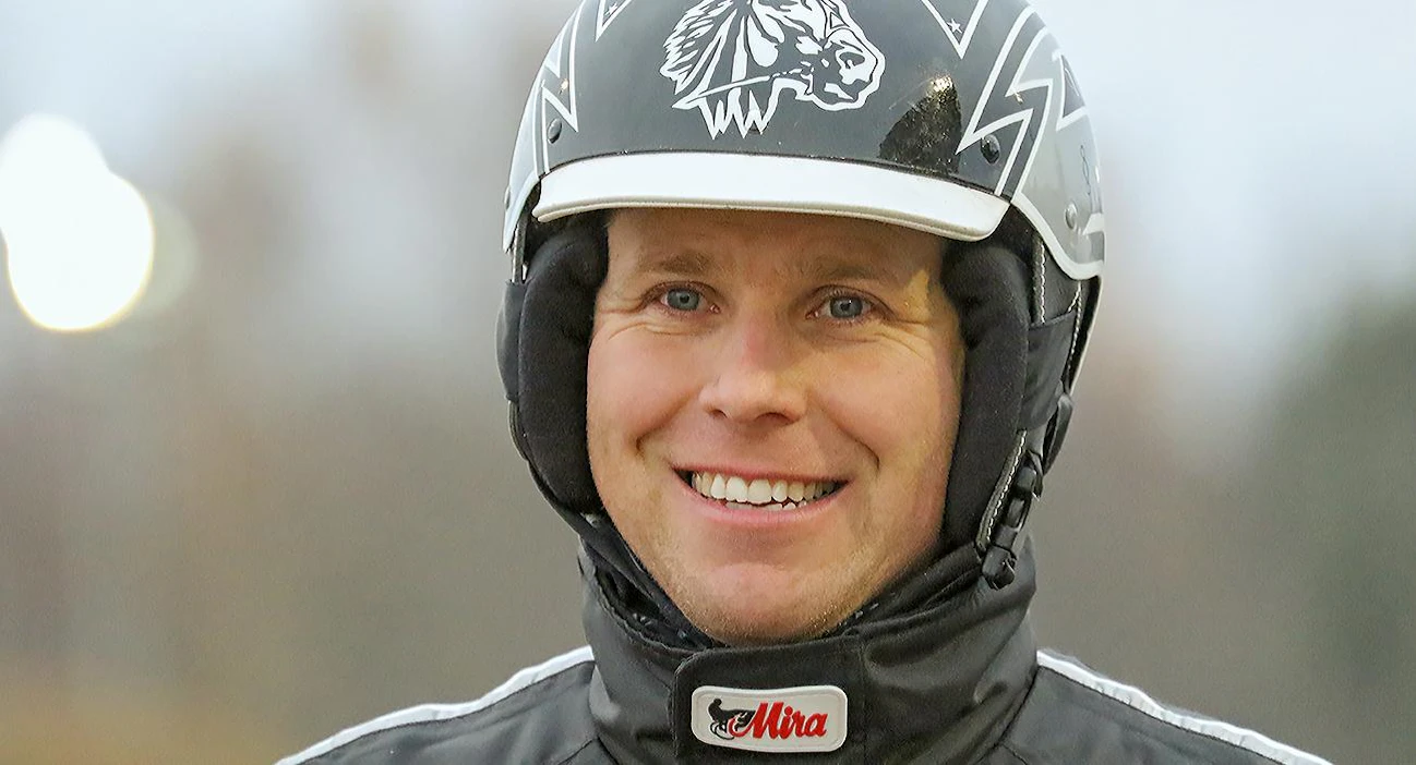 Ville Mäkelä matkaa Killerin Magic Monday -raveihin kahden valmennettavansa kanssa.