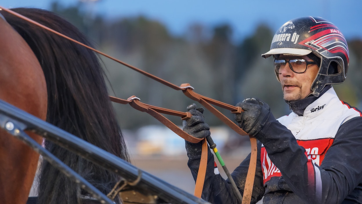 Mika Forss on illan suomalaishahmo Umåkerin kaviouralla.