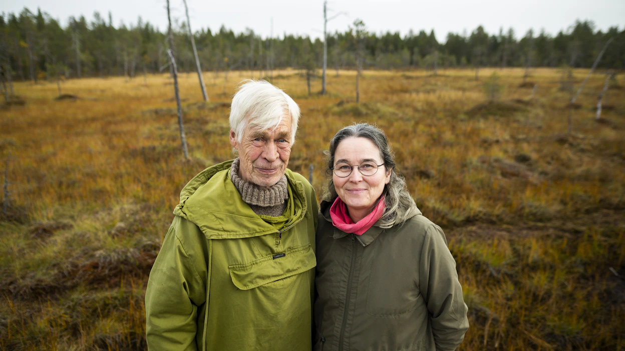 Timo Helteen ja Kaija Kiurun mielestä kaivoksen perustaminen luonnonsuojelualueelle on kestämätön ajatus. Viiankiaapa Ikuisesti -kirjassaan he luovat laajan katseen suohon ja sinne suunniteltuun kaivokseen.