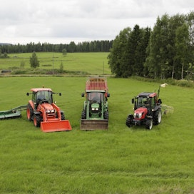 Vuoden 2016 traktorvertailuun osallistui kolme merkkiä: John Deere, Kubota ja Valtra