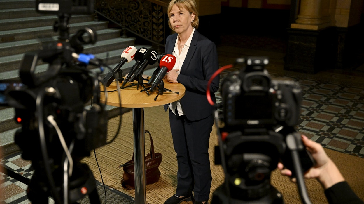 RKP:n puheenjohtaja Anna-Maja Henriksson nosti keskeneräisinä asioina esiin muun muassa sote-asiat, kehitysavun, työllisyystoimet ja kuntien tilanteen. LEHTIKUVA / Vesa Moilanen. 