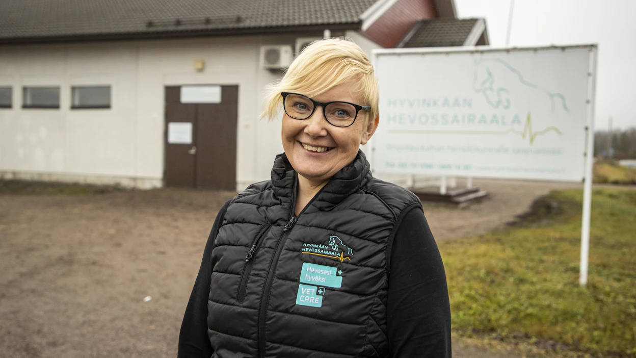 Eläinlääkäri Jonna Jokisalo on iloinen uudesta hoitomahdollisuudesta. Arkistokuva.