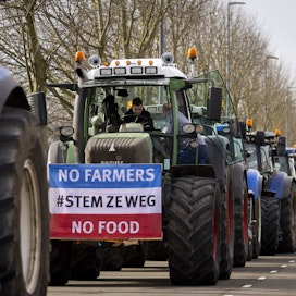 Viljelijöiden mielenosoituksia on nähty viime vuosina kautta Euroopan. Kuvan traktorimarssi järjestettiin aiemmin tänä keväänä Hollannissa.