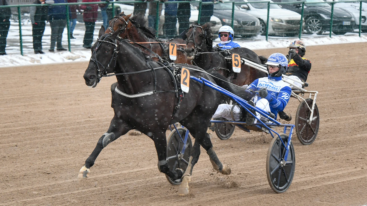 Daniel Wäjersten sai istua rauhassa Borups Victoryn rattailla Seinäjoki Racen loppumetreillä. Takana toiseksi nousi Mats Djusen ajama Missle Hill (nro. 5) ennen Jorma Kontion ajamaa Staro Mack Crowea.