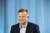  Prikaatinkenraali evp. Antti Lehtisalolla on merkittävä ura erilaisissa puolustushallinnon tehtävissä.