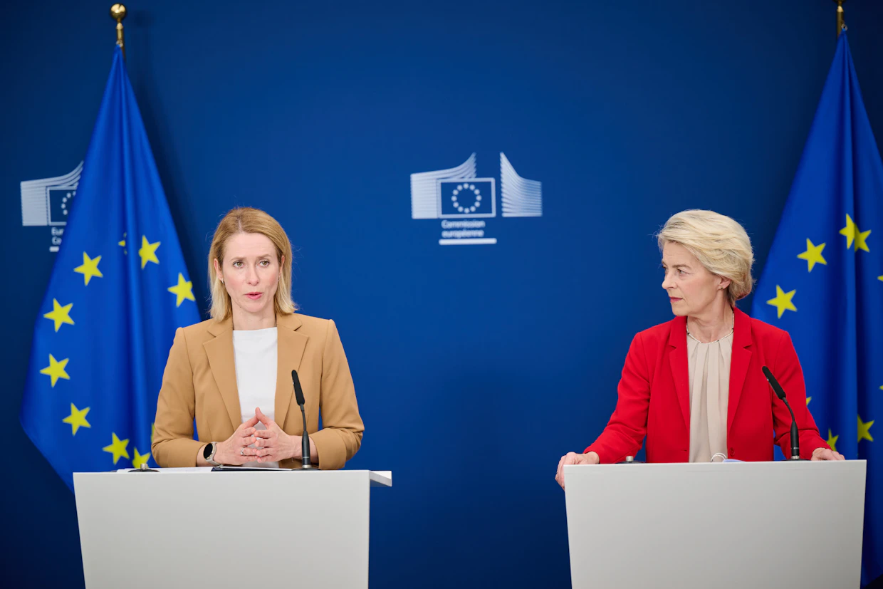 Kuvassa EU:n ulkopoliittinen edustaja Kaja Kallas komission puheenjohtaja Ursula von der Leyenin kanssa.