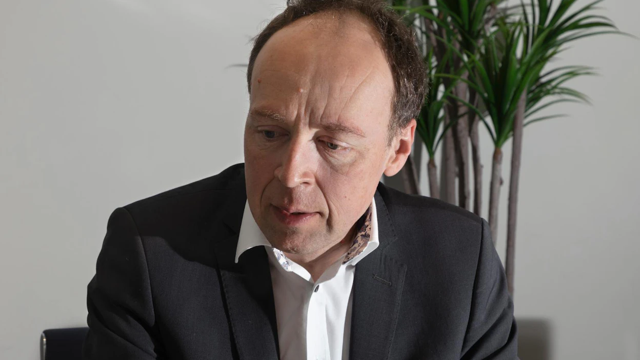 Jos terveys- ja koulutuspalveluja ei ole tarjolla, perheellinen ihminen ei voi muuttaa alueelle. Perussuomalaisten puheenjohtajan Jussi Halla-ahon mielestä maaseudun elinvoimaisuudelle ensisijaista on, että on työtä tarjolla.