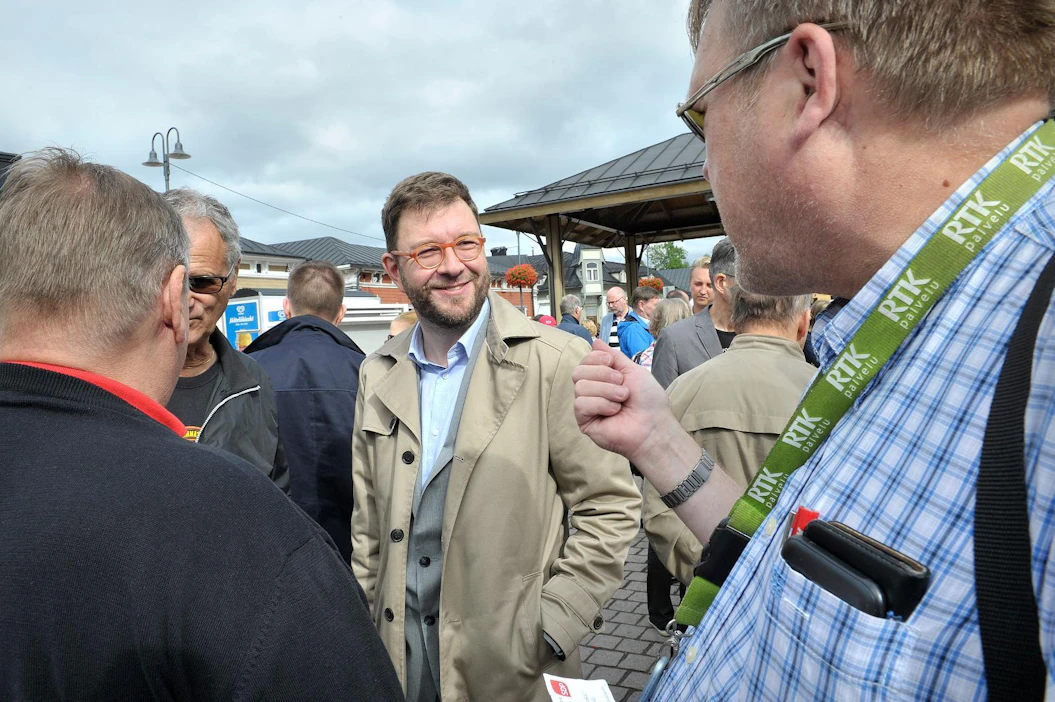 Timo Harakan mukaan nyt täytyy puhaltaa tuulta purjeisiin itse, kun maailman talouskasvun tuulet eivät enää puhalla.