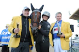 Ravimaailman kysytyin sankarihevonen Calgary Games, Timo Nurmos, hoitajansa Frederica Sandberg ja Jorma Kontio Ruotsin Derbyn sankareina. Nyt ohjastaja on vaihtunut Kontiosta Goopiin.