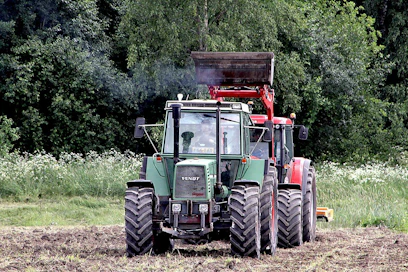 Vertailurenkaat oli asennettu etummaiseen traktoriin, jota jarrutettiin hinauksessa olevalla traktorilla.