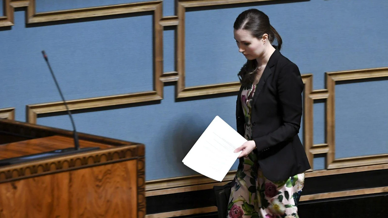 Pääministeri Sanna Marin (sd.) ei halua 1990-luvun laman konkurssiaallon toistuvan. Lehtikuva / Heikki Saukkomaa