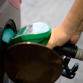 Perussuomalaisten nuorisojärjestö käynnisti tiistaina kansalaisaloitteen polttoaineverojen alentamisesta.