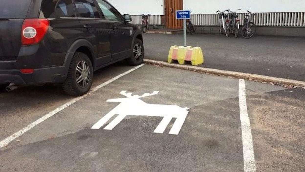 Joulupukin toimintojen siirtäminen Seinäjoelle olisi kaupungin mielestä monestakin syystä järkevää ja käytännöllistä. Jopa parkkiruudut poroille ovat valmiina.