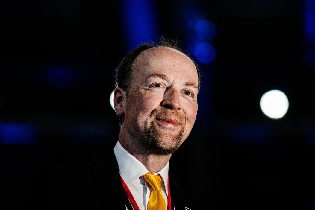Jussi Halla-ahon johtama perussuomalaiset on Helsingin Sanomien teettämän tuoreen mittauksen mukaan Suomen suosituin puolue.