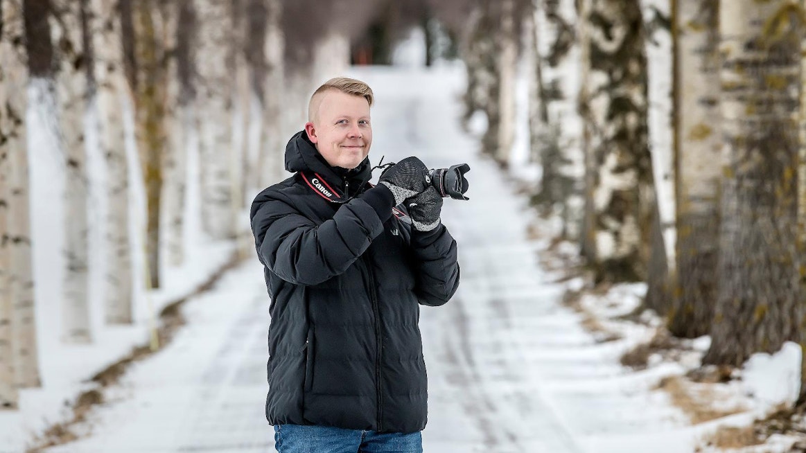 Sattuman osuus on luontokuvaamisessa suuri, mutta suunnitelmallisuus auttaa. Jukka Risikkoa kantaa kuvaajana eteenpäin arvostus lähiluontoa kohtaan. "Se on minulle `oikiasti tärkiä´. Pyrin osaltani siihen, että saisin välitettyä luonnon rauhaa."