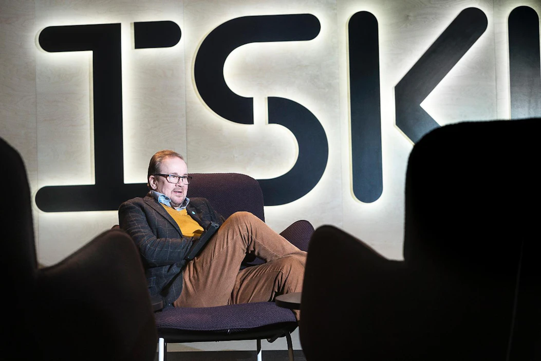 Oma metsä on tärkeä paikka Iskun toimitusjohtajalle Arto Tiitiselle. Hän asuu kolmella paikkakunnalla: Lahdessa, Jyväskylässä ja synnyinpitäjässään Hankasalmella.