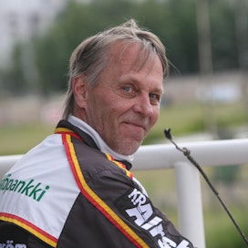 Suomen raviratojen kestomenestyjiin kuuluvaa Seppo Markkulaa ei nähdä lähiaikoina kilparadoilla. 
