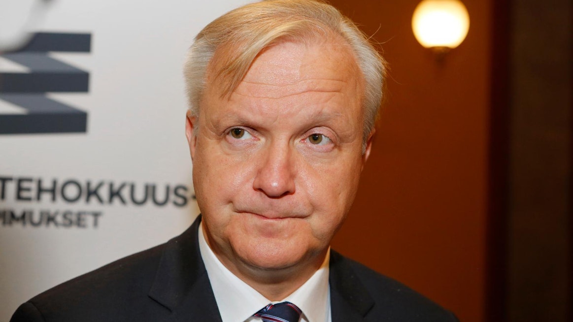 Suomen Pankin pääjohtaja Olli Rehn ilmoitti Twitterissä jättäytyvänsä kisasta EU:n ehdokkuudesta IMF:n johtoon.