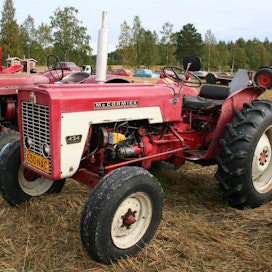 McCormick International 434 -traktoria valmistettiin vuosina 1966-71.
