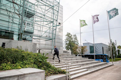Vuoteen 2030 mennessä tavoitteena on, että puolet nuorisoikäluokista, eli 25–34-vuotiaista, olisi suorittanut korkeakoulututkinnon. Kuva Helsingin yliopiston Viikin kampukselta.