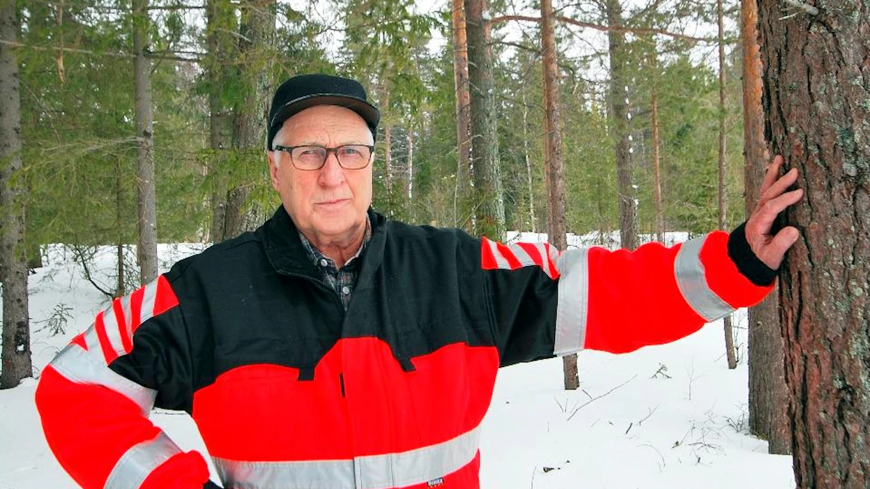 Risto Korva kertoo ostaneensa lisää metsää metsätalouskäyttöön ja niitä on jo hoidettu sen mukaisesti.
