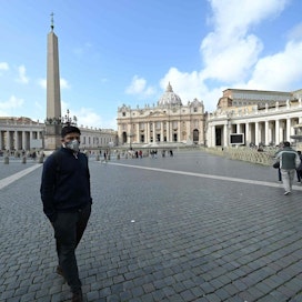 Perjantaina koronaviruksen kerrottiin levinneen myös Vatikaaniin. LEHTIKUVA/AFP