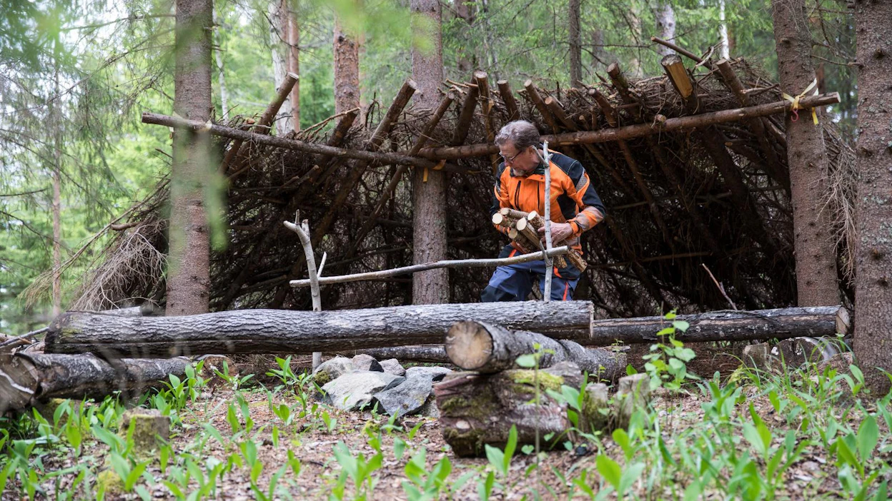 Ulkona liikkuminen kannattaa. Mutta laavuilla ja ulkokuntosaleilla sekä lasten leikkipaikoilla on hyvä pitäytyä käymästä.