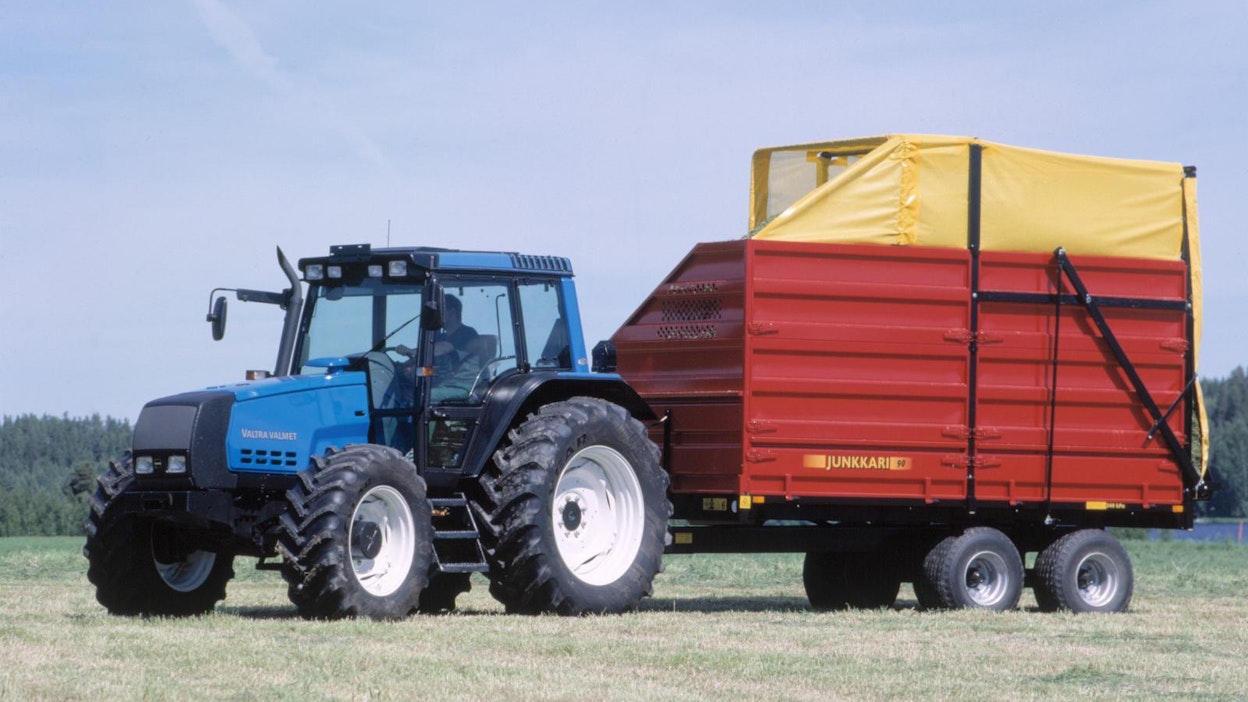 Valmet 6400 -traktori.