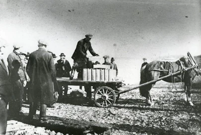 Pirtunajo tarjosi toimeentuloa jopa 100 000 ihmiselle 1920-luvulla. Salakuljetuksessa oli mukana myös hevosia, ja niiden piti olla sekä nopeita että vahvoja.