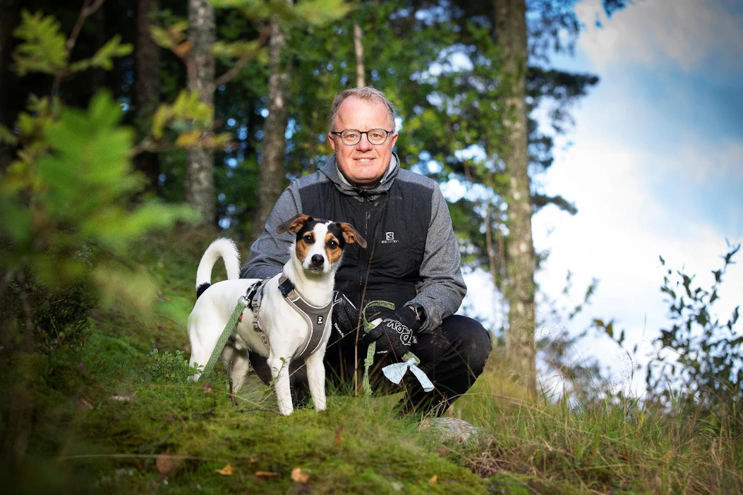 "Sain varoituksen. Hyvinvoinnista pitää huolehtia. Olen kiitollinen, että sain apua", pohtii Mikko Alkio aamulenkillä Kirkkonummella.